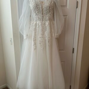 Elegant White Lace Wedding Dress